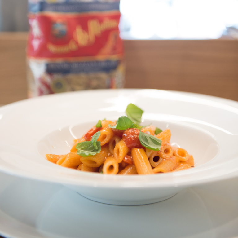 Bio/Organic Penne Mezzani Rigate with cherry tomatoes and fresh basil